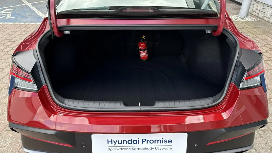 HYUNDAI Elantra -