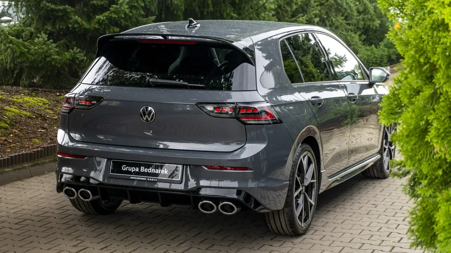 VOLKSWAGEN Golf -