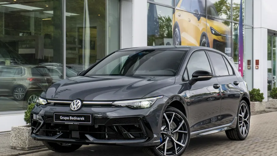 VOLKSWAGEN Golf -