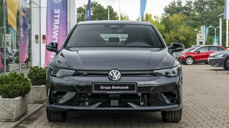 VOLKSWAGEN Golf -
