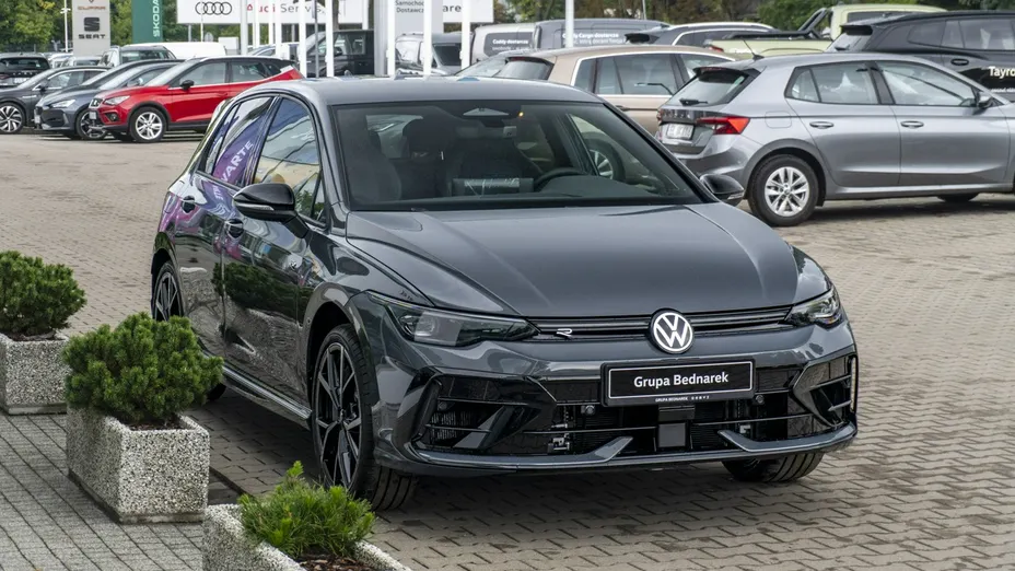VOLKSWAGEN Golf -