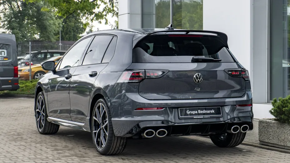 VOLKSWAGEN Golf -