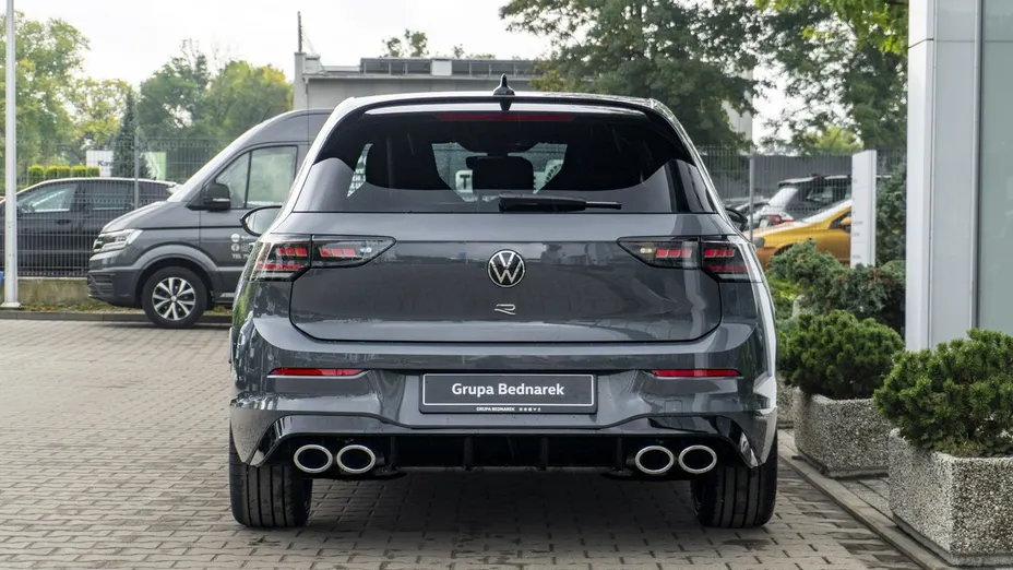 VOLKSWAGEN Golf -