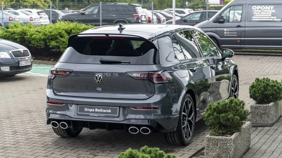 VOLKSWAGEN Golf -