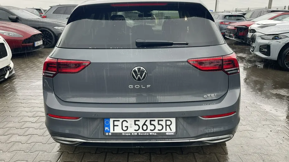 VOLKSWAGEN Golf -
