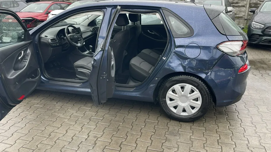 HYUNDAI i30 -