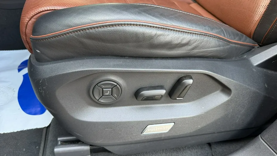 VOLKSWAGEN Touareg -