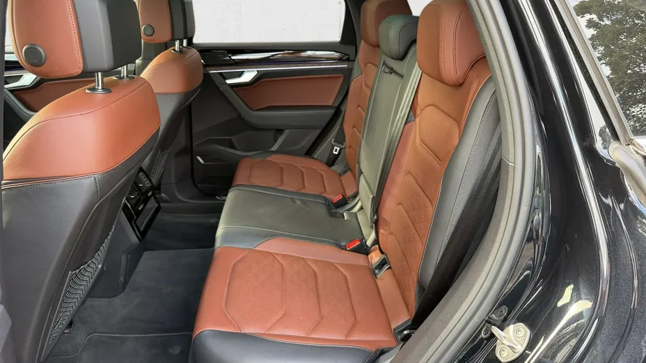 VOLKSWAGEN Touareg -