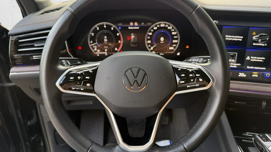 VOLKSWAGEN Touareg -
