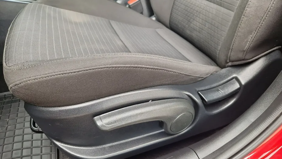 HYUNDAI i20 -
