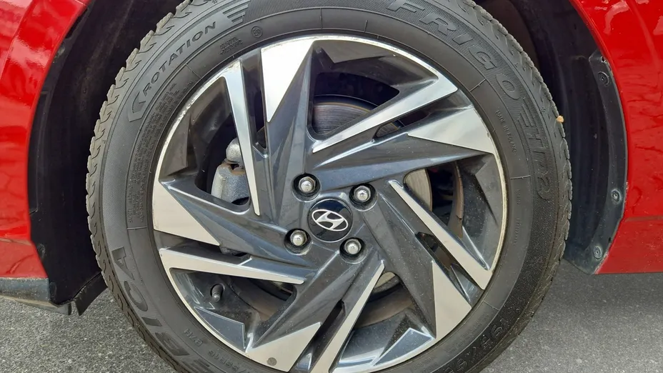 HYUNDAI i20 -