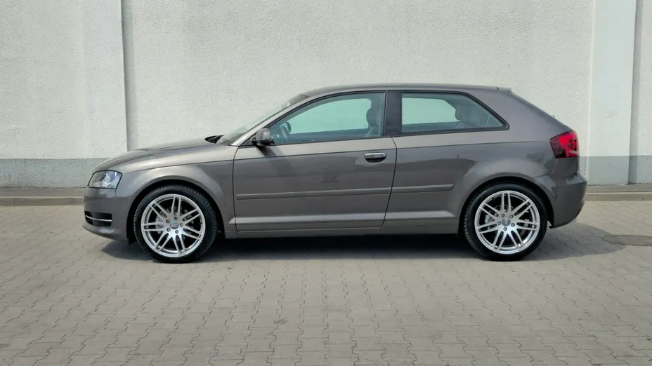 AUDI A3 -