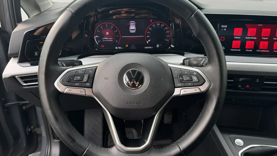 VOLKSWAGEN Golf -