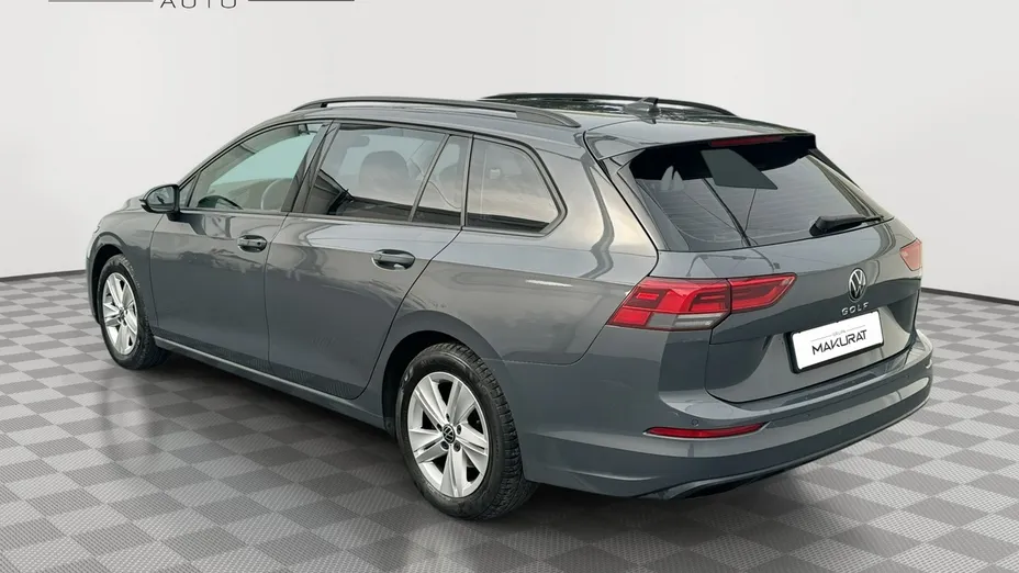 VOLKSWAGEN Golf -