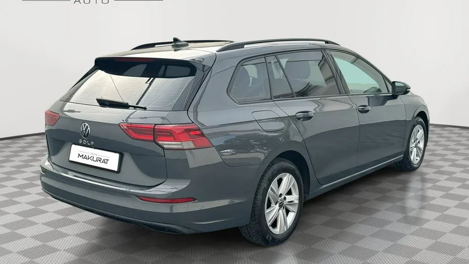 VOLKSWAGEN Golf -