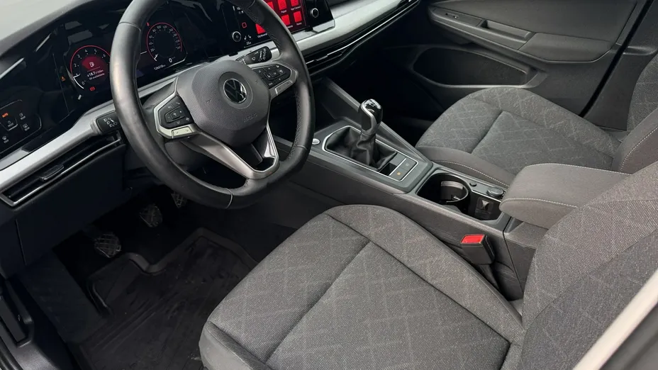 VOLKSWAGEN Golf -