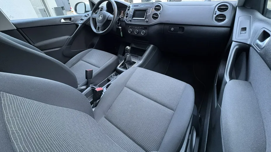VOLKSWAGEN Tiguan -