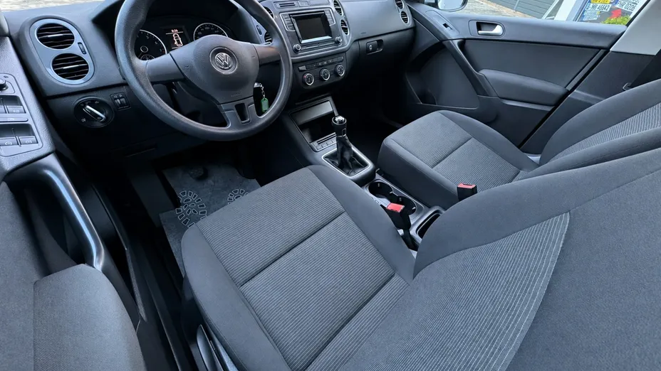 VOLKSWAGEN Tiguan -