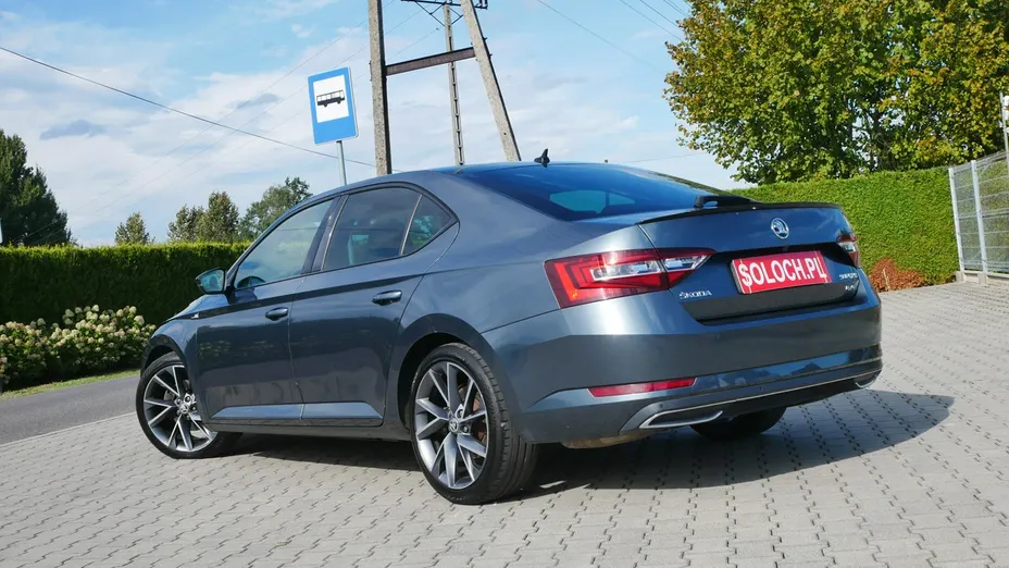 SKODA Superb -