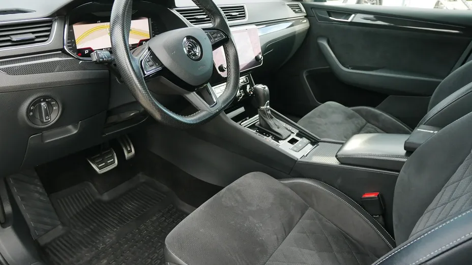 SKODA Superb -