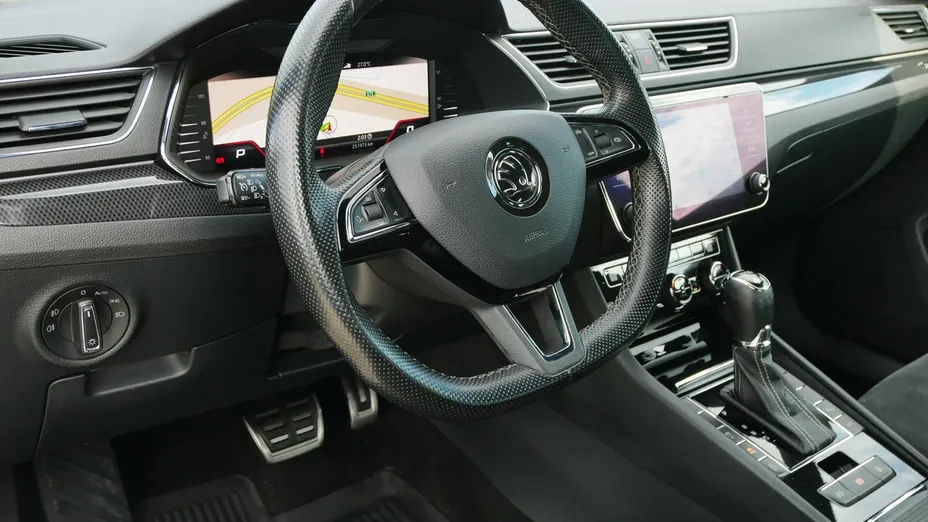 SKODA Superb -