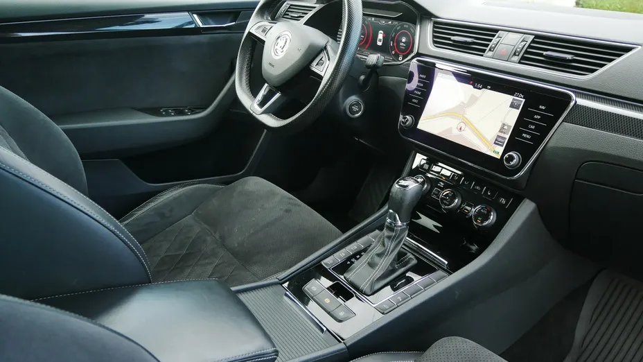 SKODA Superb -