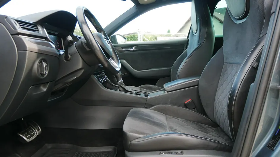 SKODA Superb -