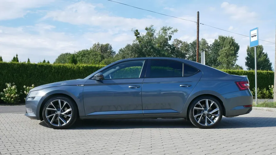 SKODA Superb -
