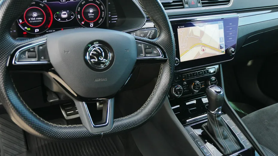 SKODA Superb -