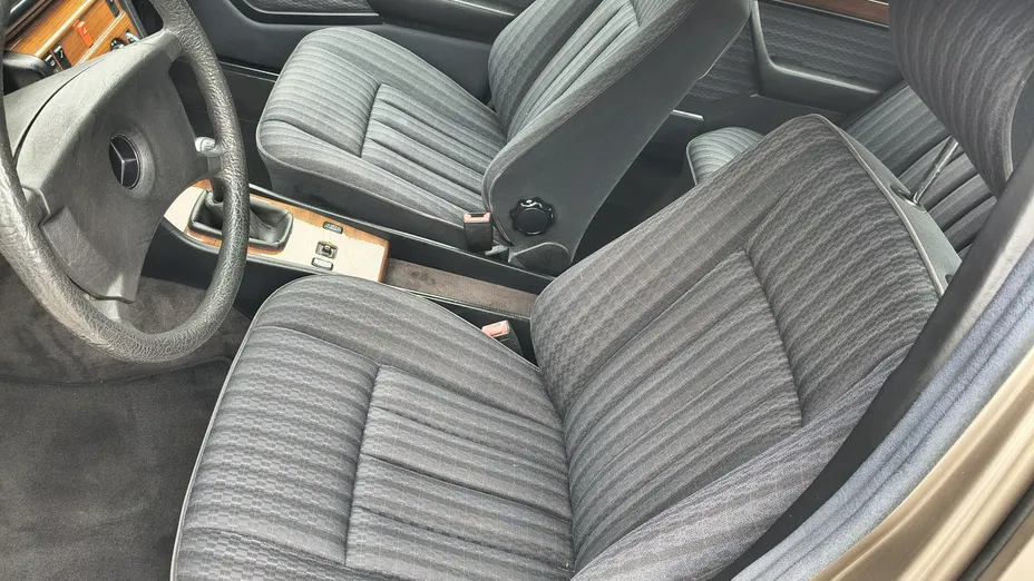 MERCEDES-BENZ 124 -