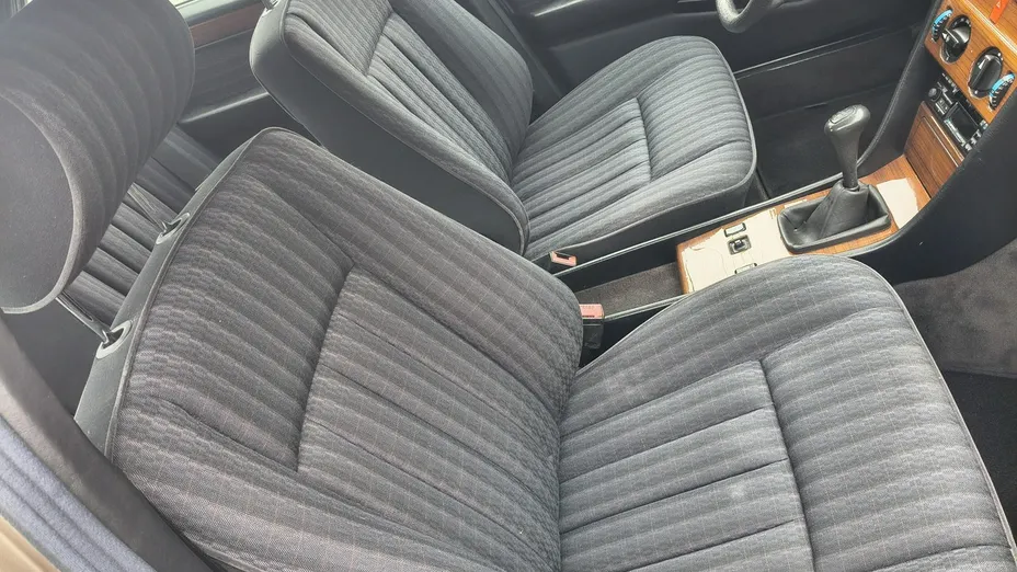 MERCEDES-BENZ 124 -