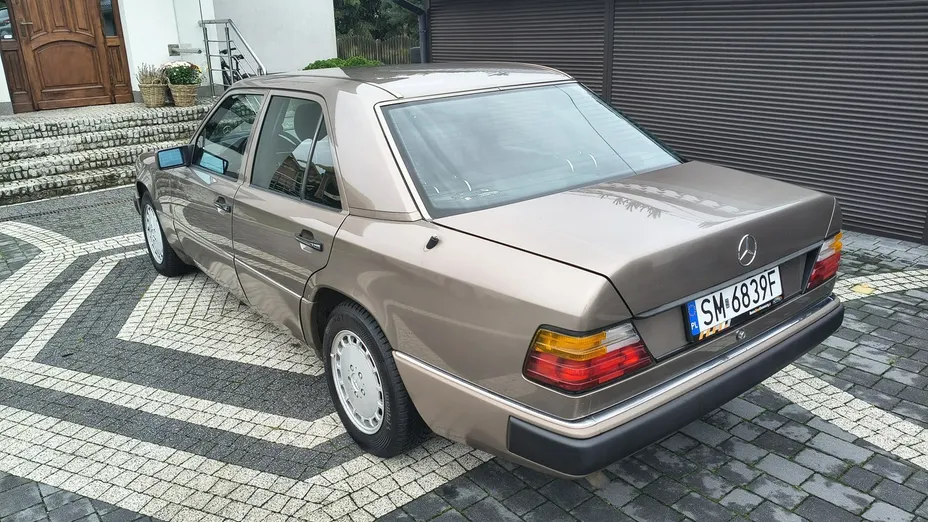 MERCEDES-BENZ 124 -