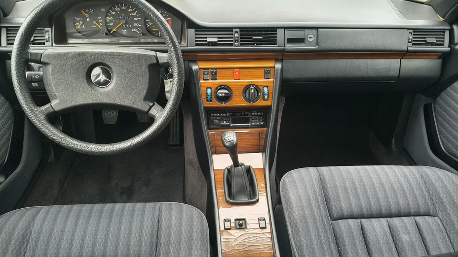 MERCEDES-BENZ 124 -