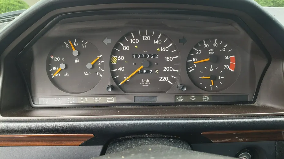 MERCEDES-BENZ 124 -