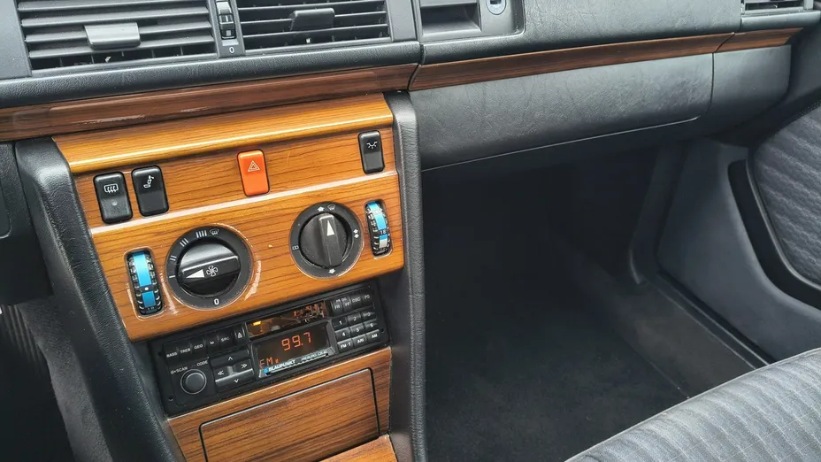 MERCEDES-BENZ 124 -