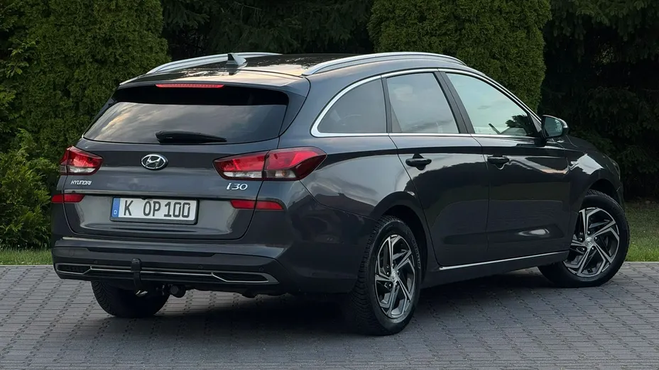 HYUNDAI i30 -