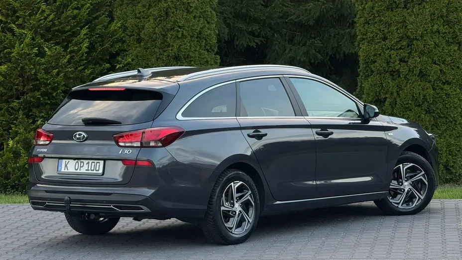 HYUNDAI i30 -