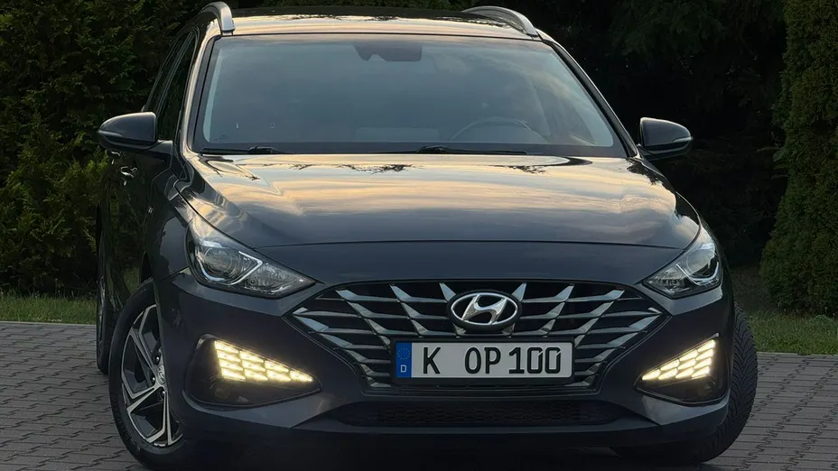 HYUNDAI i30 -