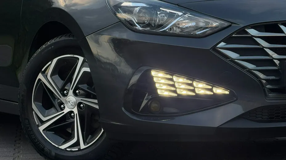 HYUNDAI i30 -