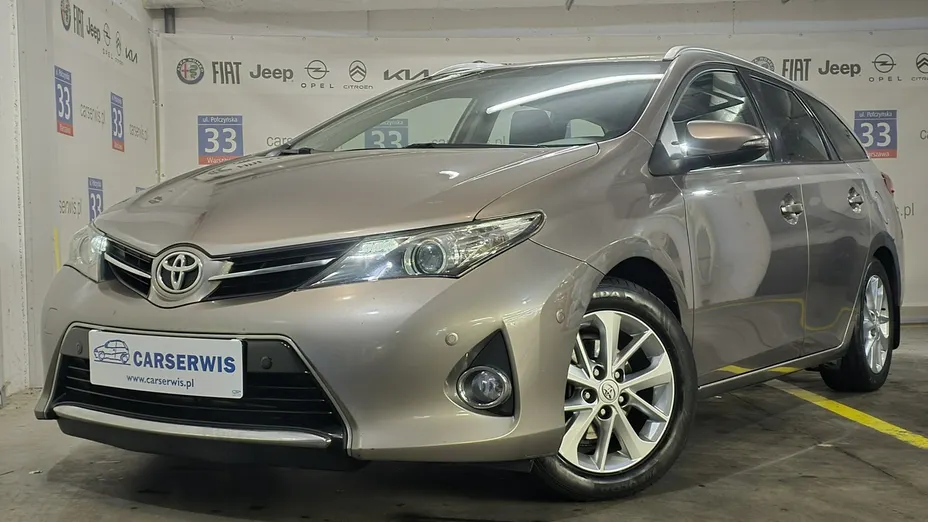 TOYOTA Auris -