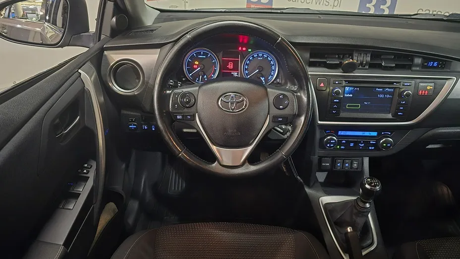 TOYOTA Auris -