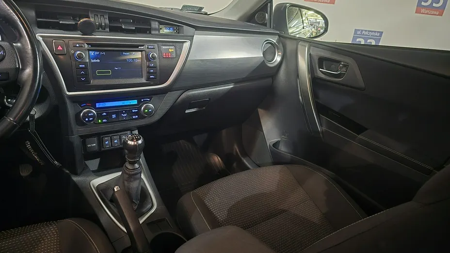 TOYOTA Auris -