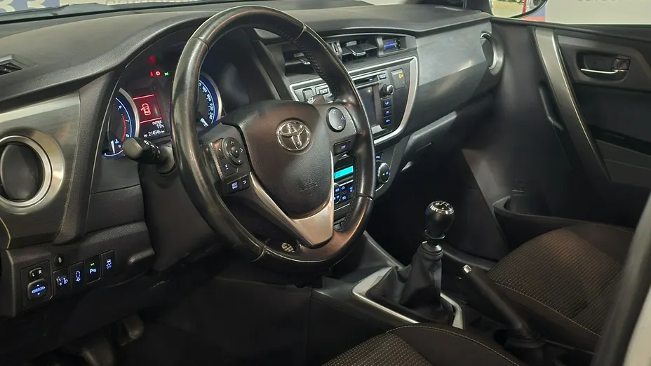TOYOTA Auris -