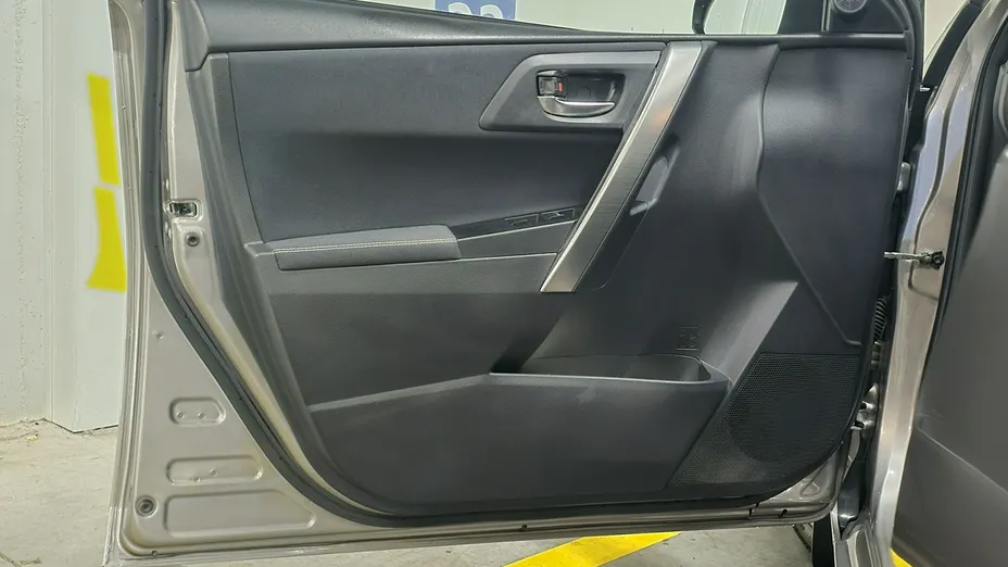 TOYOTA Auris -