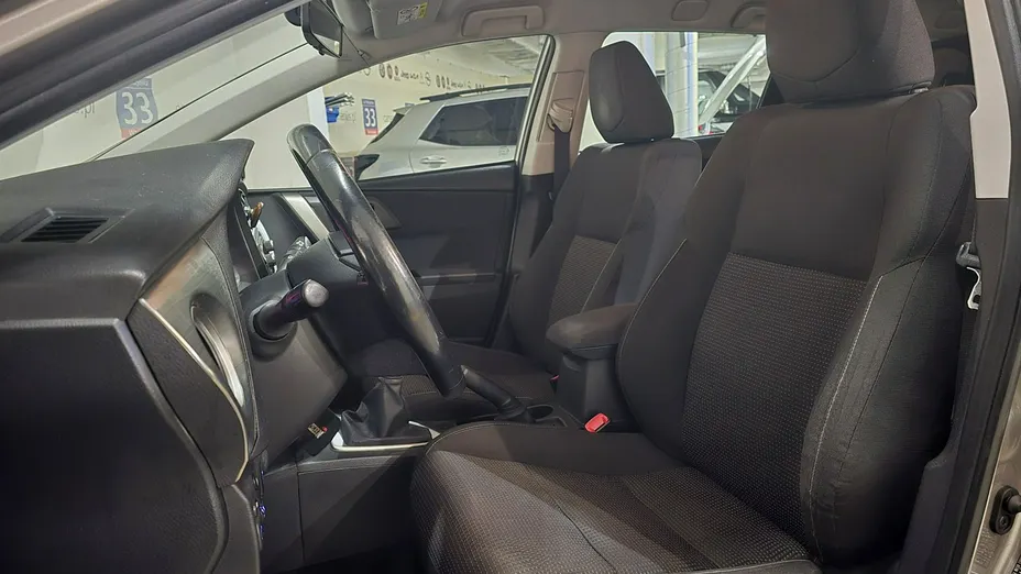 TOYOTA Auris -