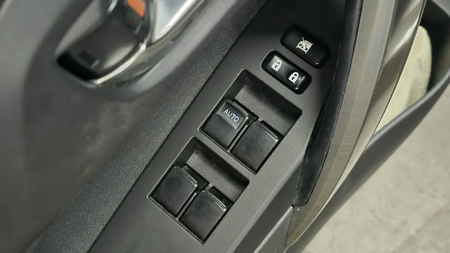 TOYOTA Auris -