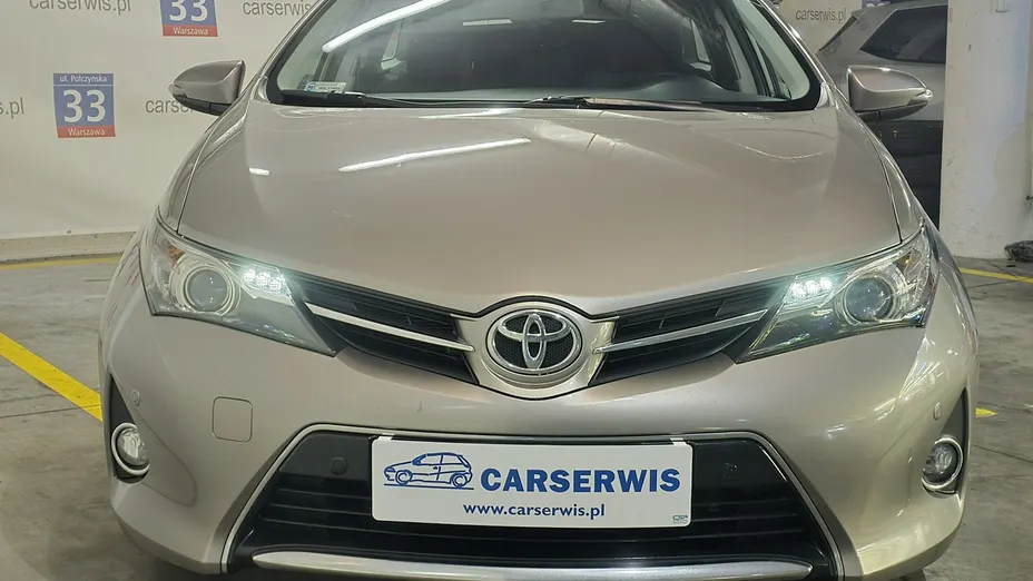 TOYOTA Auris -