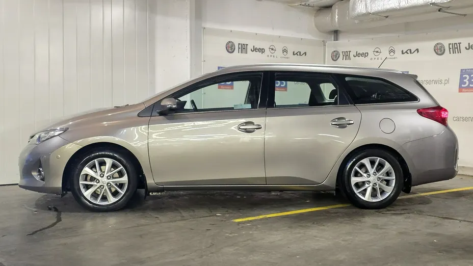 TOYOTA Auris -