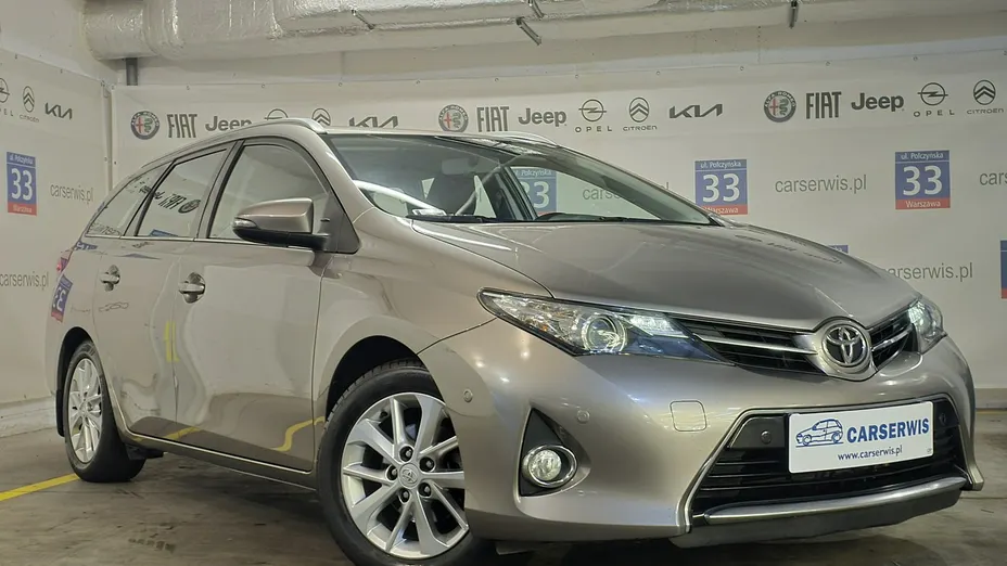 TOYOTA Auris -