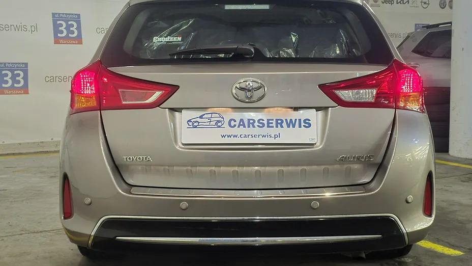 TOYOTA Auris -